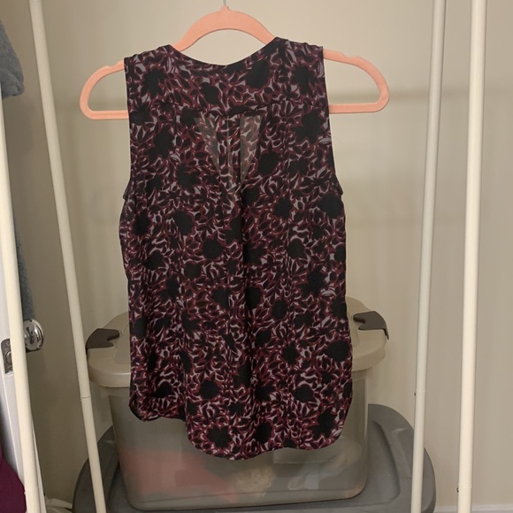Loft patterned sleeveless blouse. - Picture 3 of 3